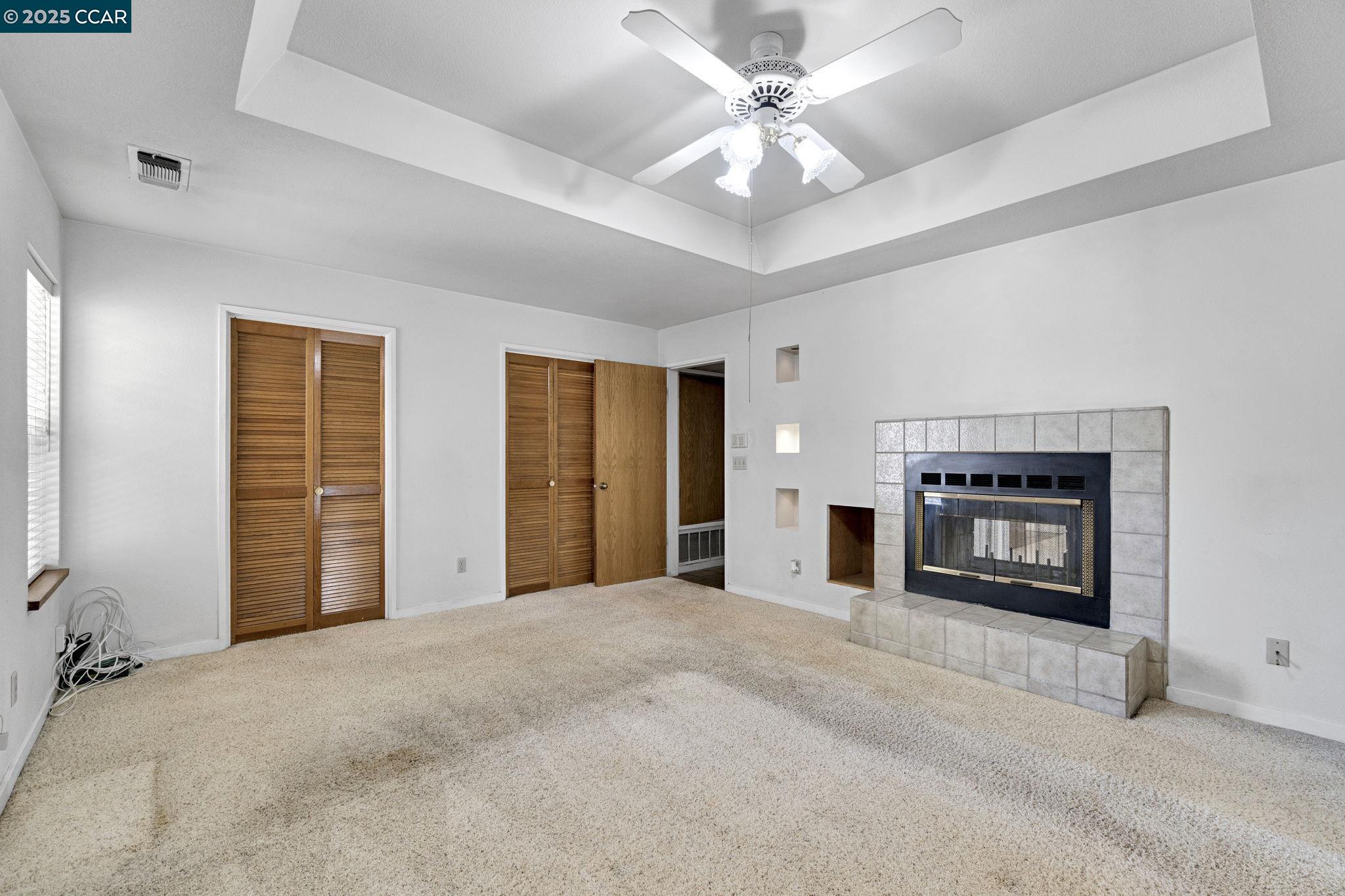 6743 N Dolores