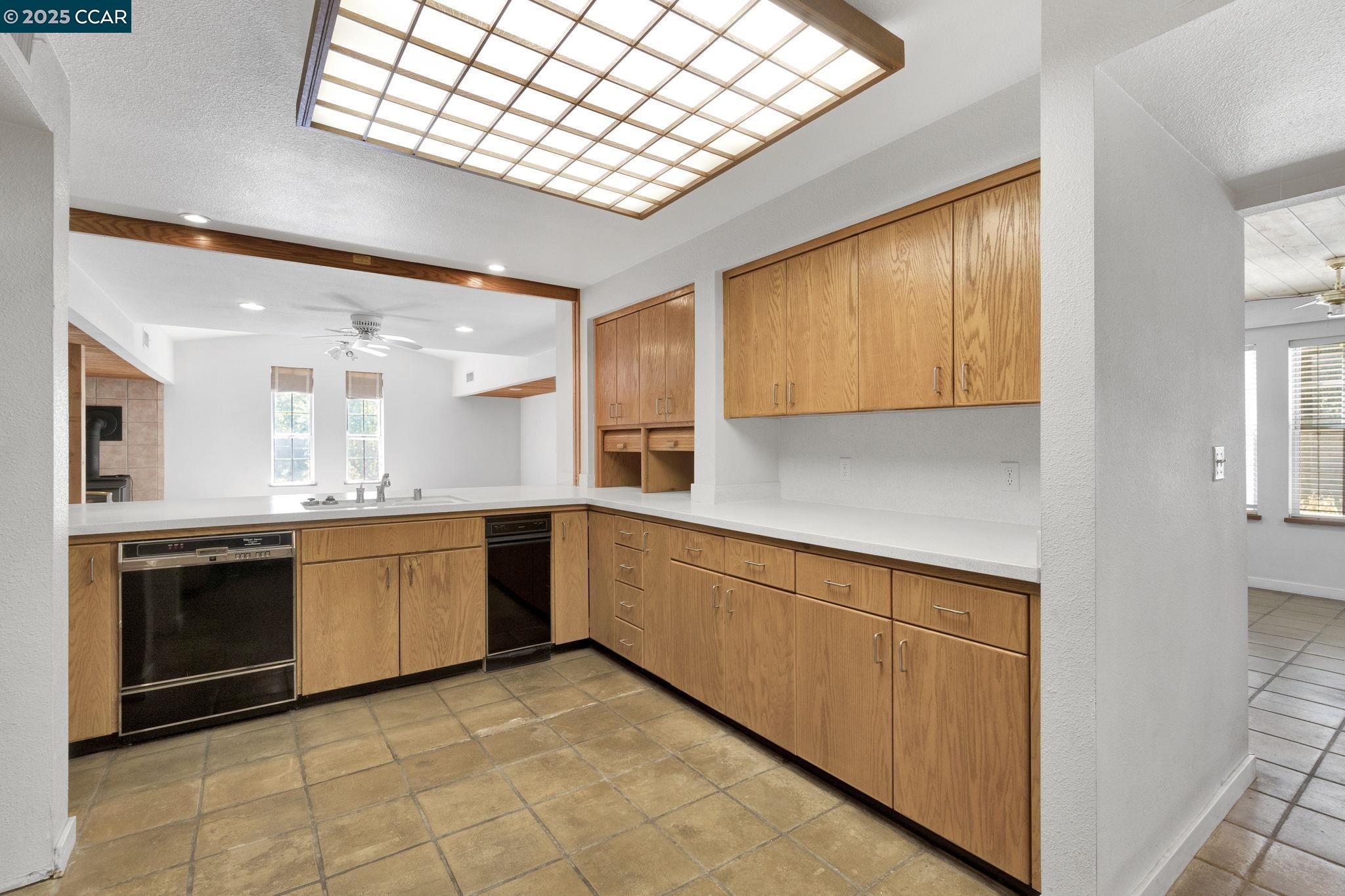 6743 N Dolores