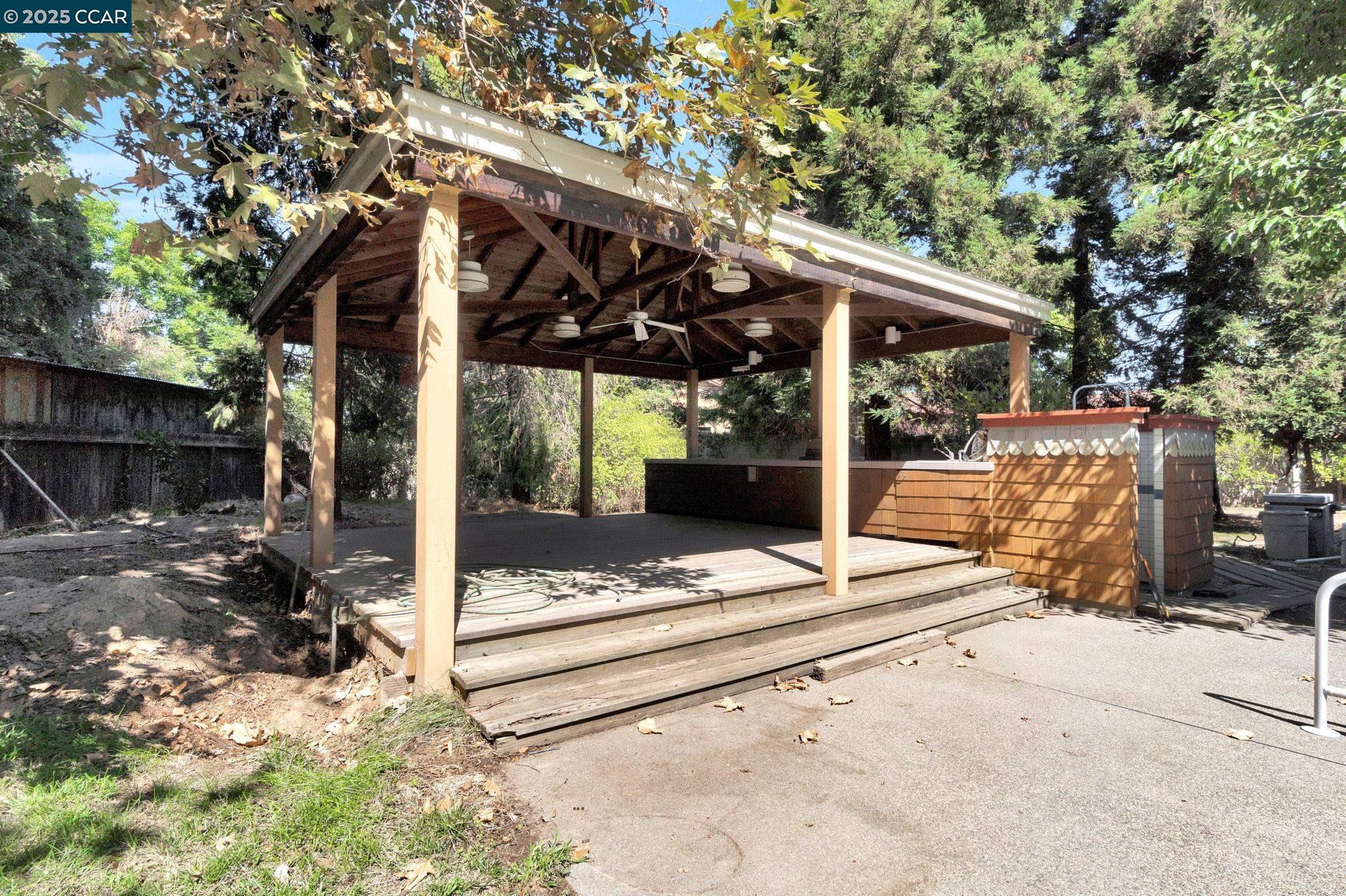 6743 N Dolores