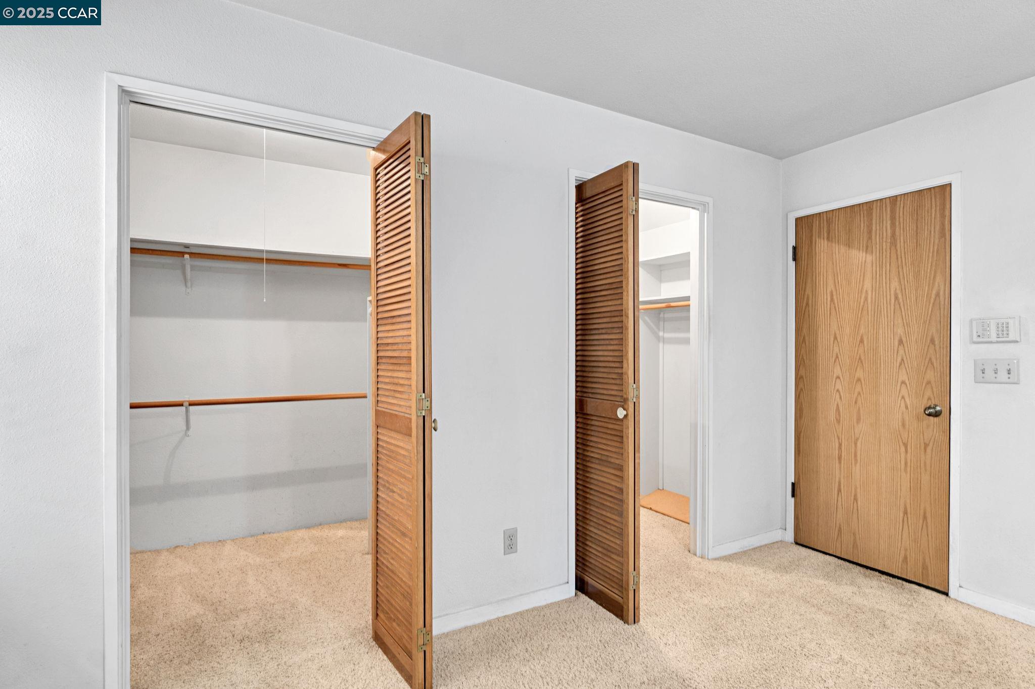 6743 N Dolores