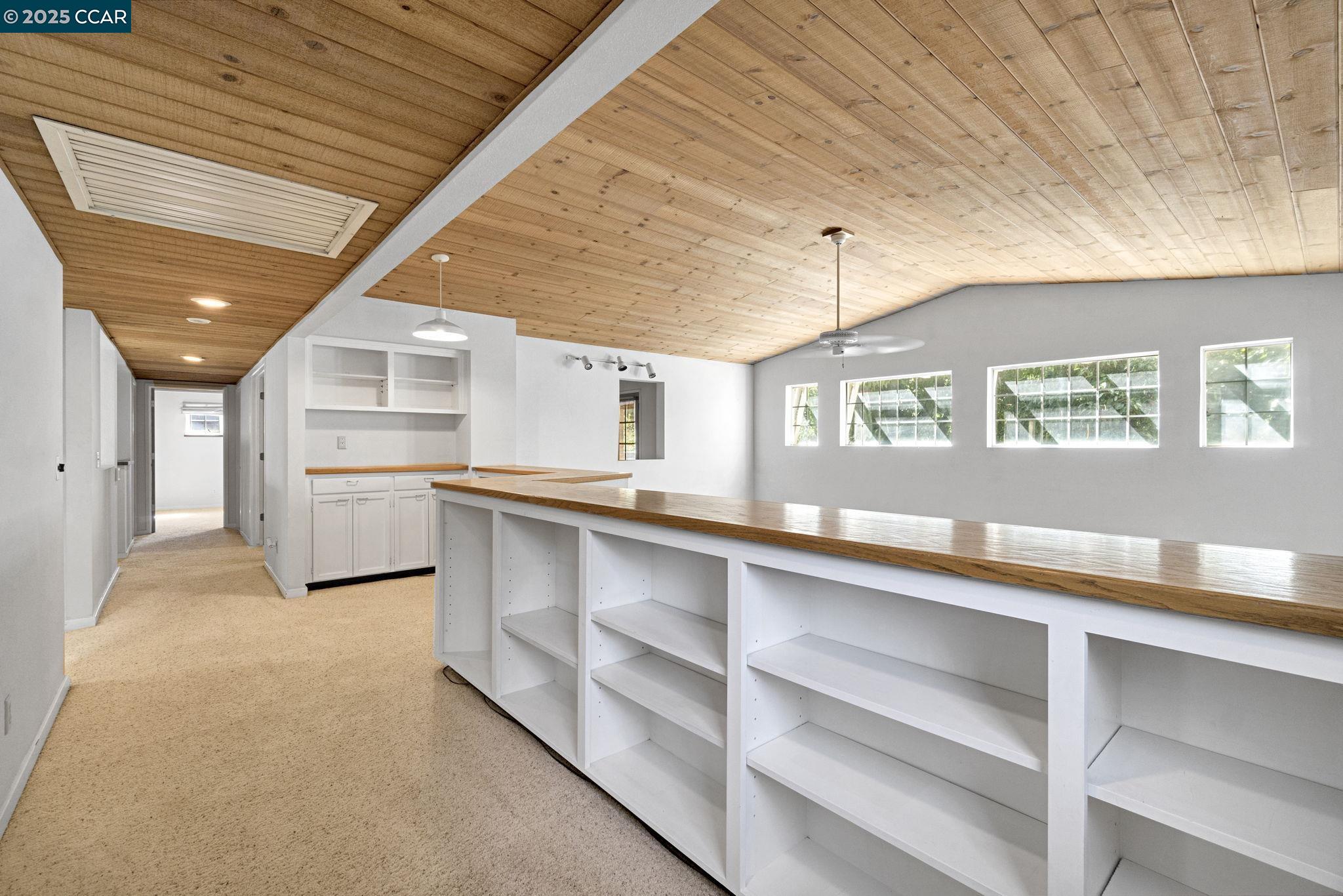 6743 N Dolores