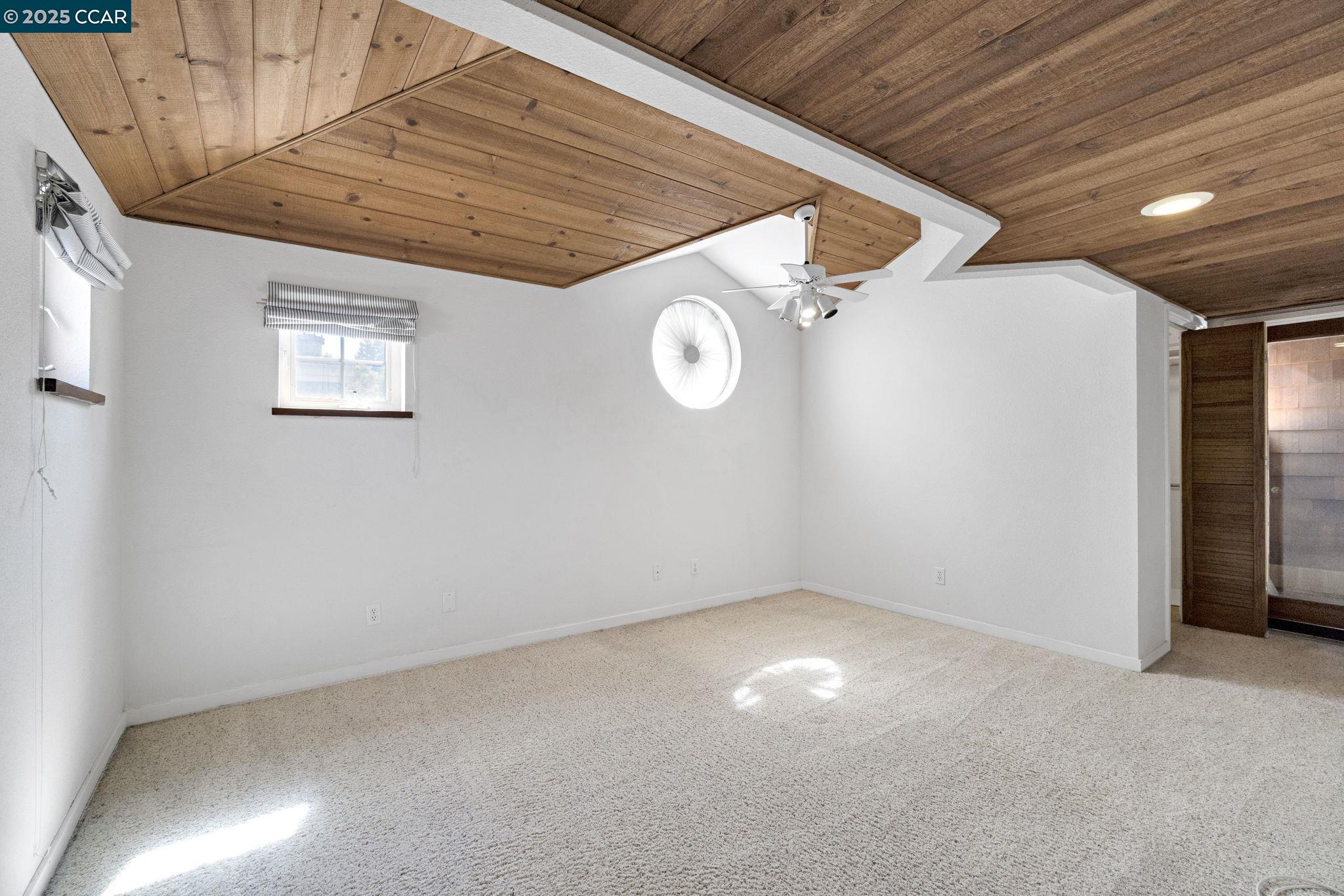 6743 N Dolores