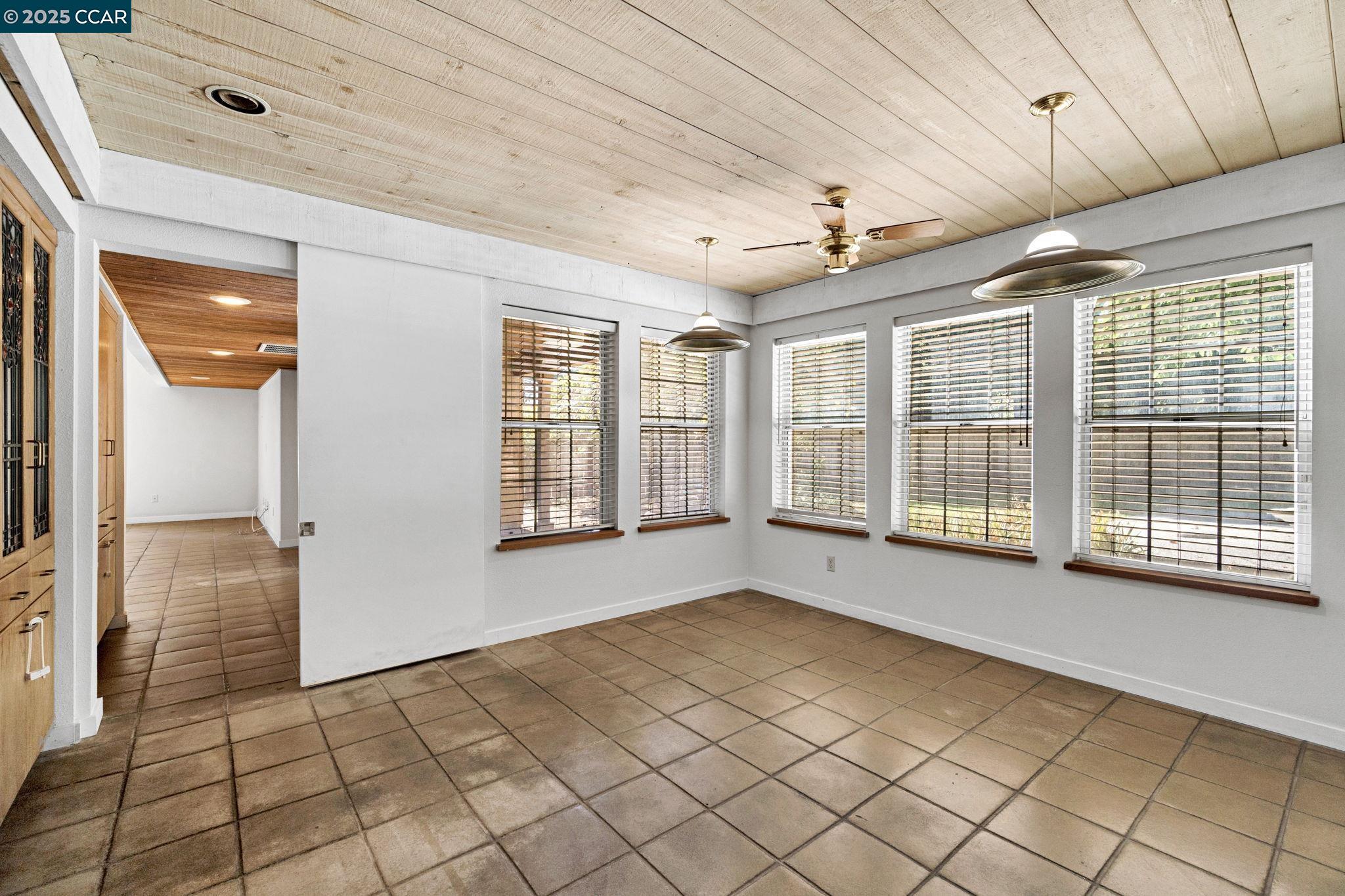 6743 N Dolores