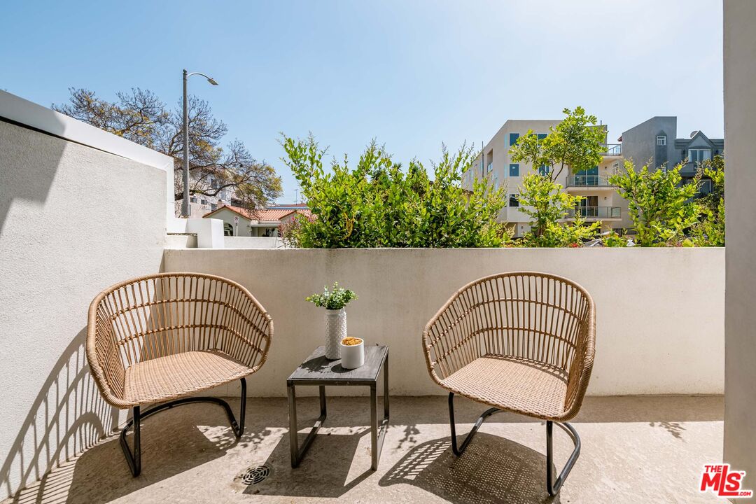 1123 S Shenandoah St Unit: 202