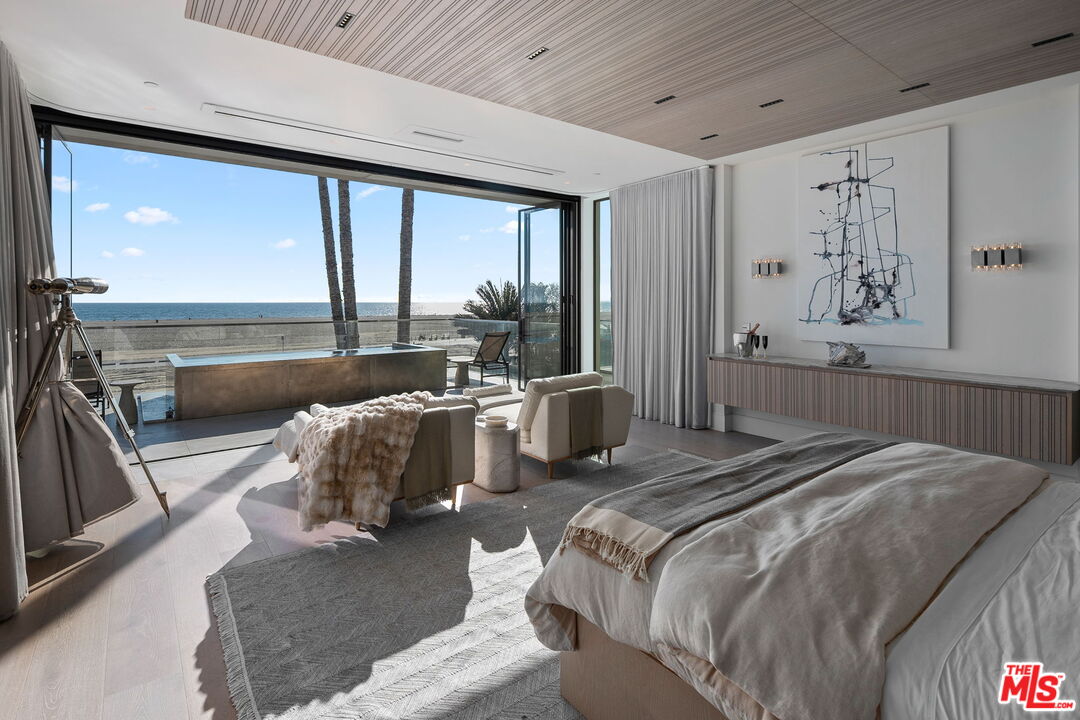 940 Palisades Beach Rd