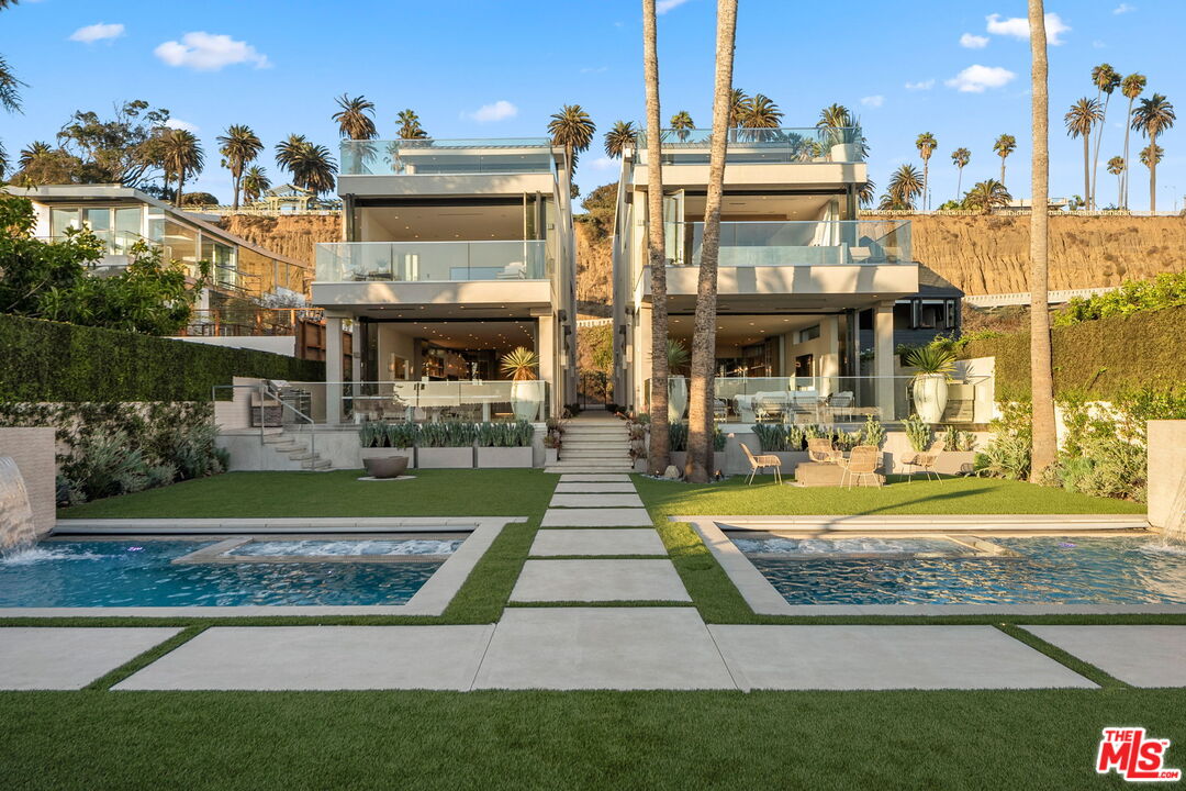 938 Palisades Beach Rd