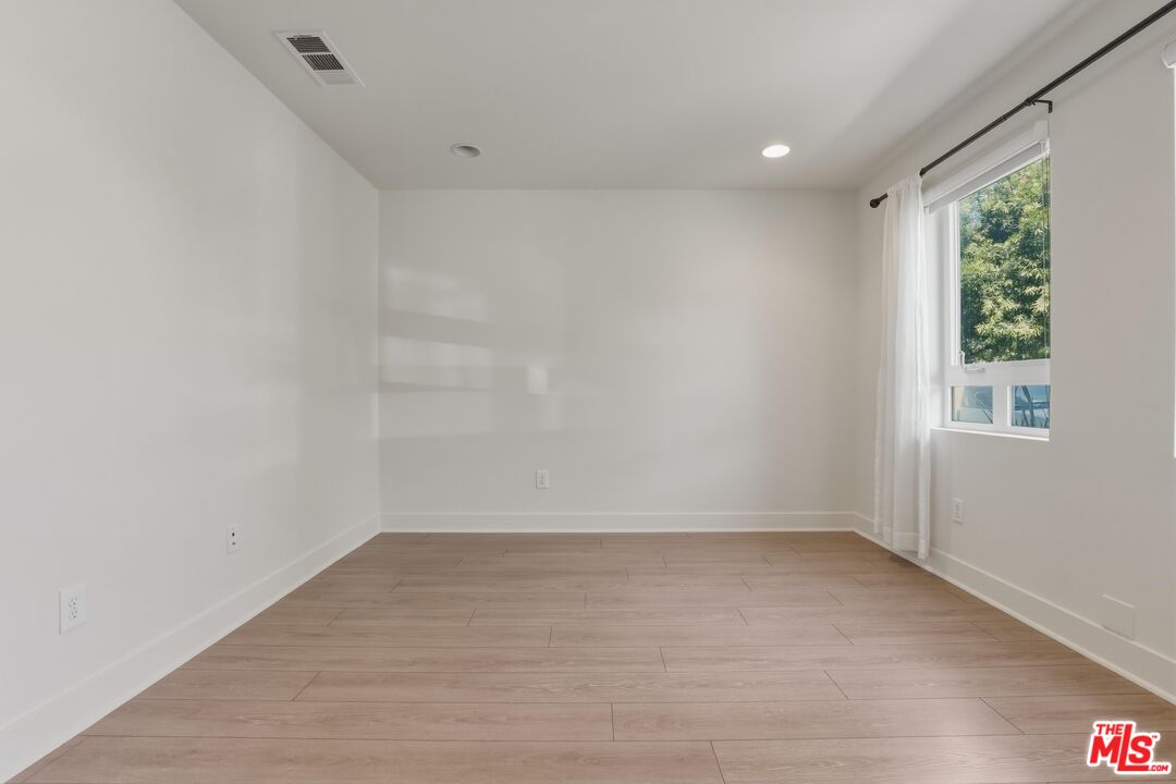 5118 Melrose Ave