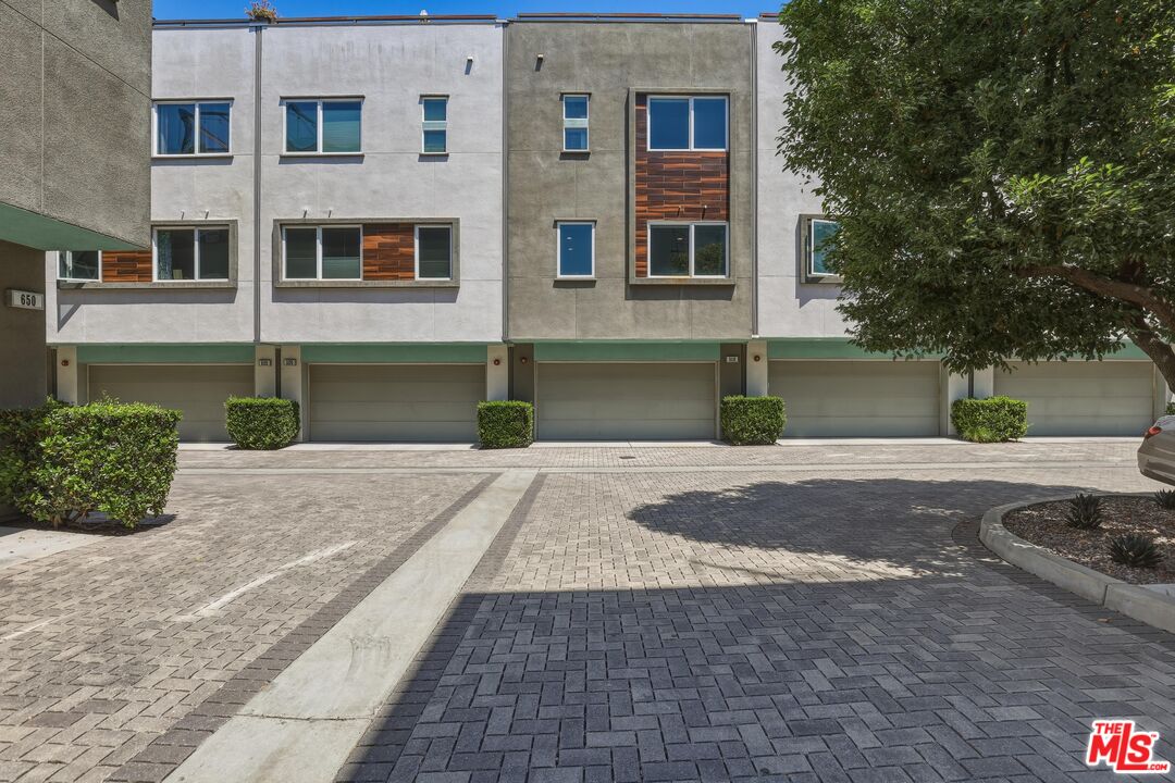 5118 Melrose Ave