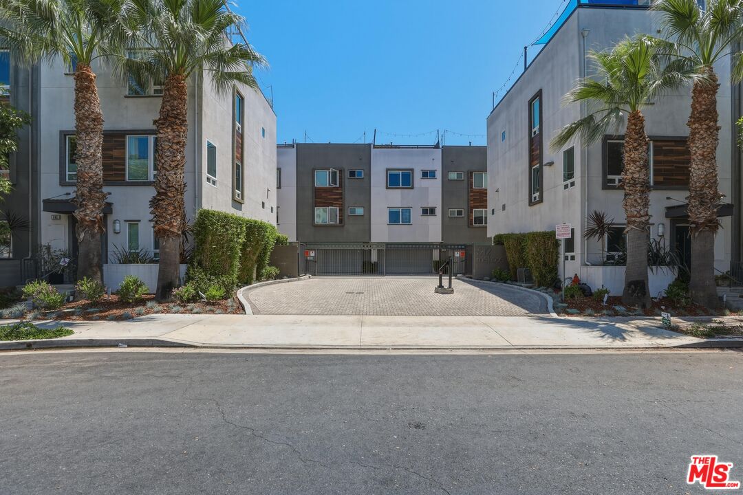 5118 Melrose Ave