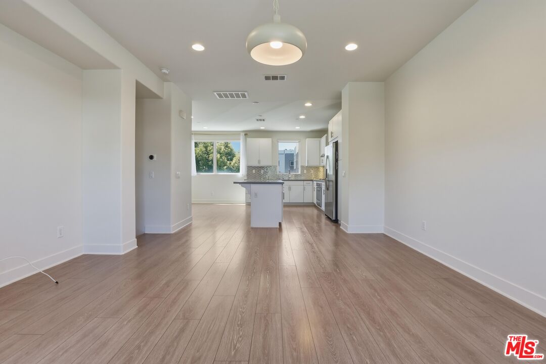 5118 Melrose Ave
