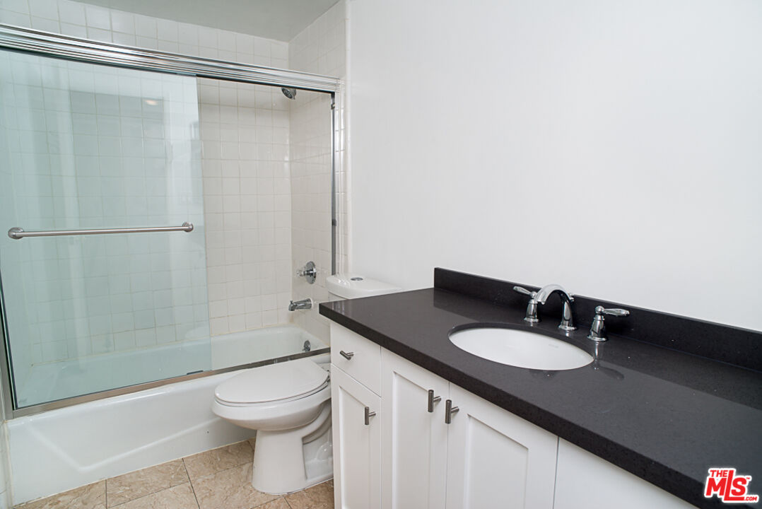 416 N Oakhurst DR Unit: 103