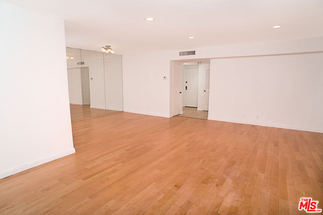 416 N Oakhurst DR Unit: 103