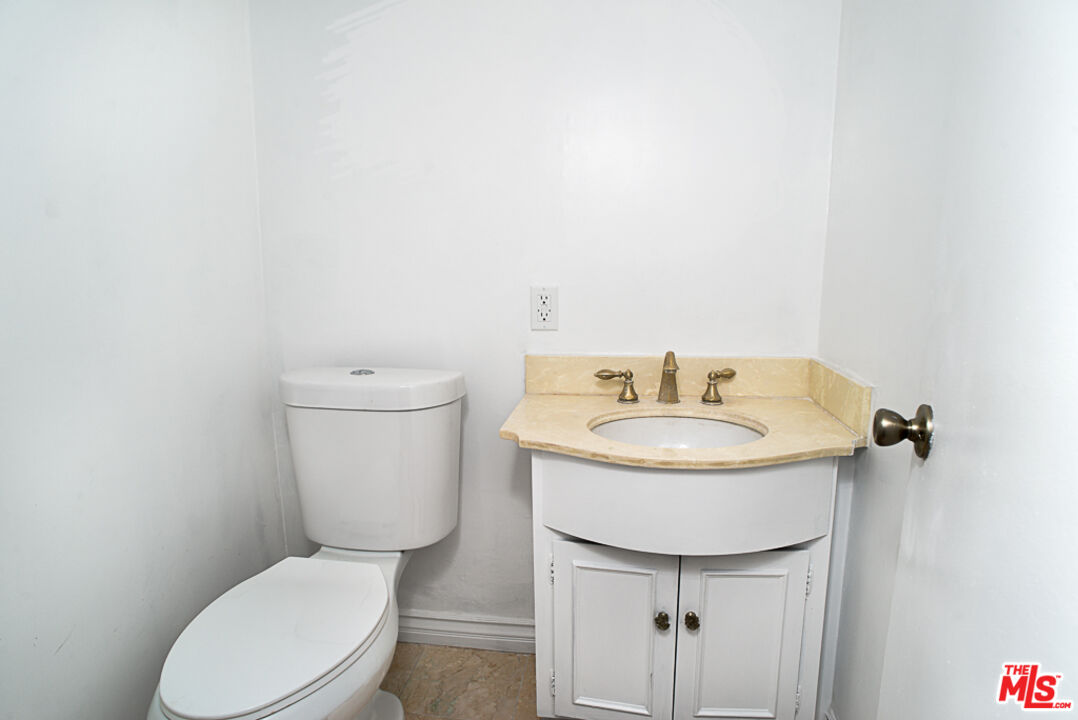 416 N Oakhurst DR Unit: 103