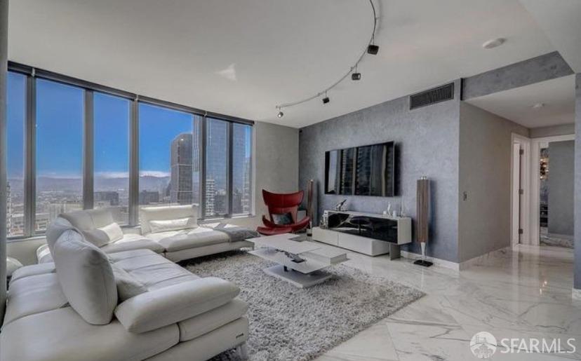 201 Folsom Street # 32E