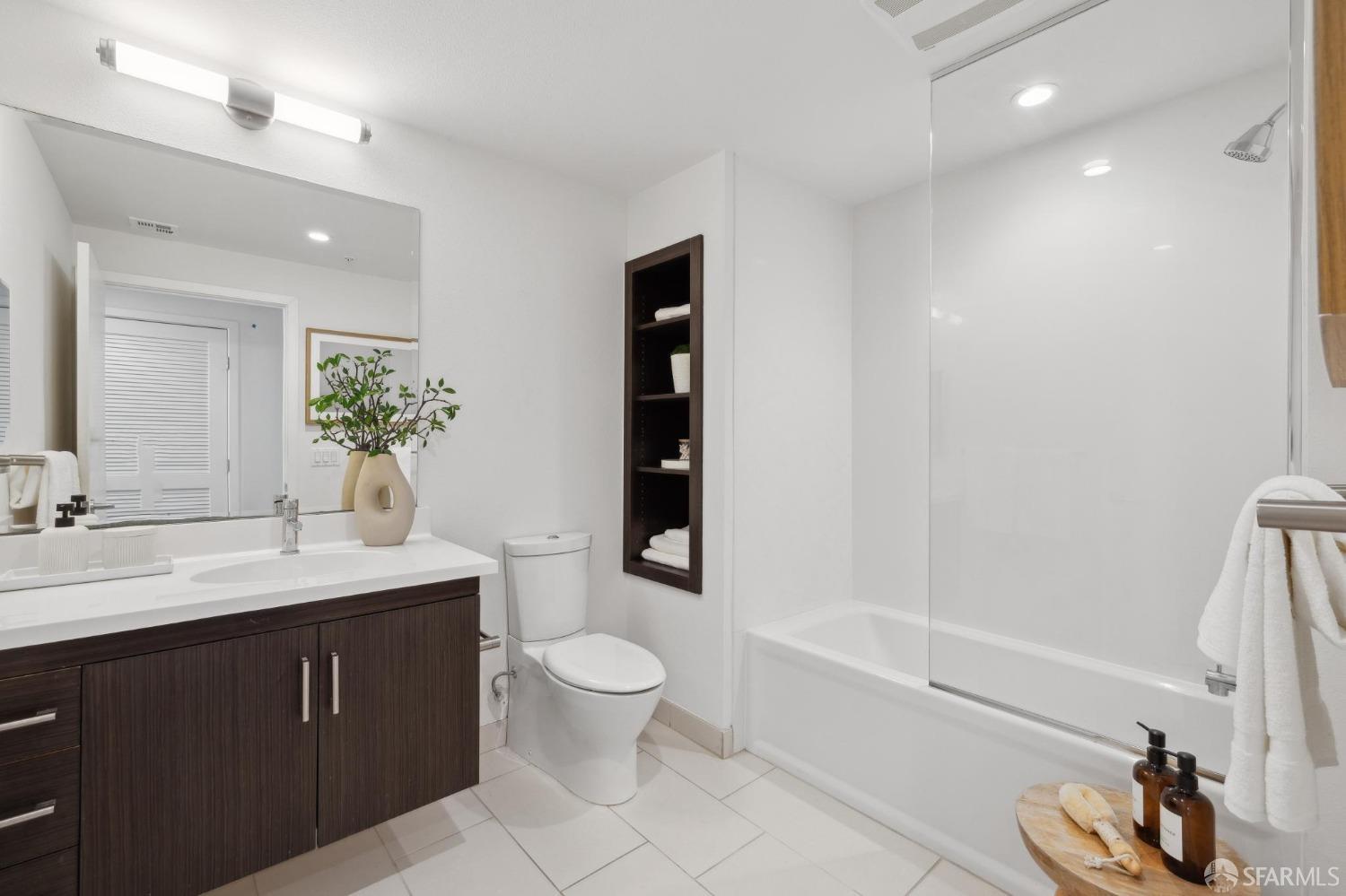 2655 Bush Street # 401