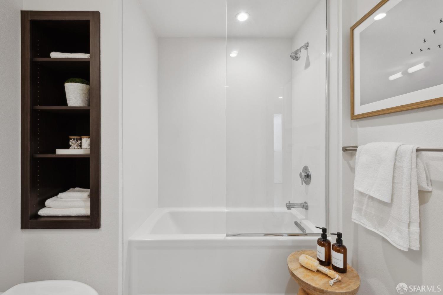 2655 Bush Street # 401