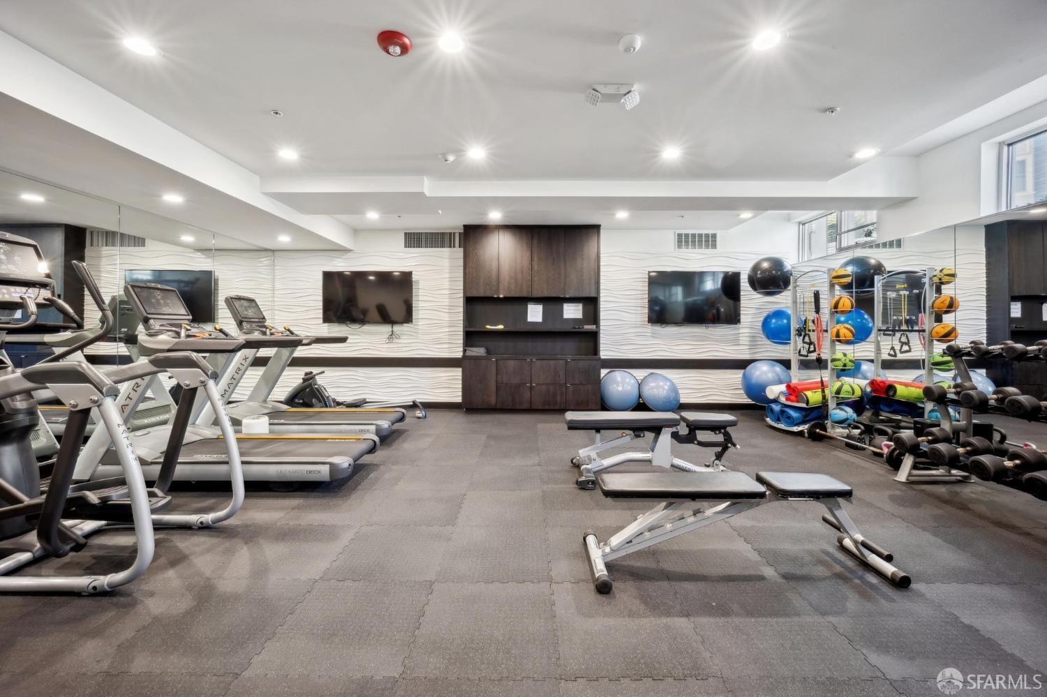 2655 Bush Street # 401