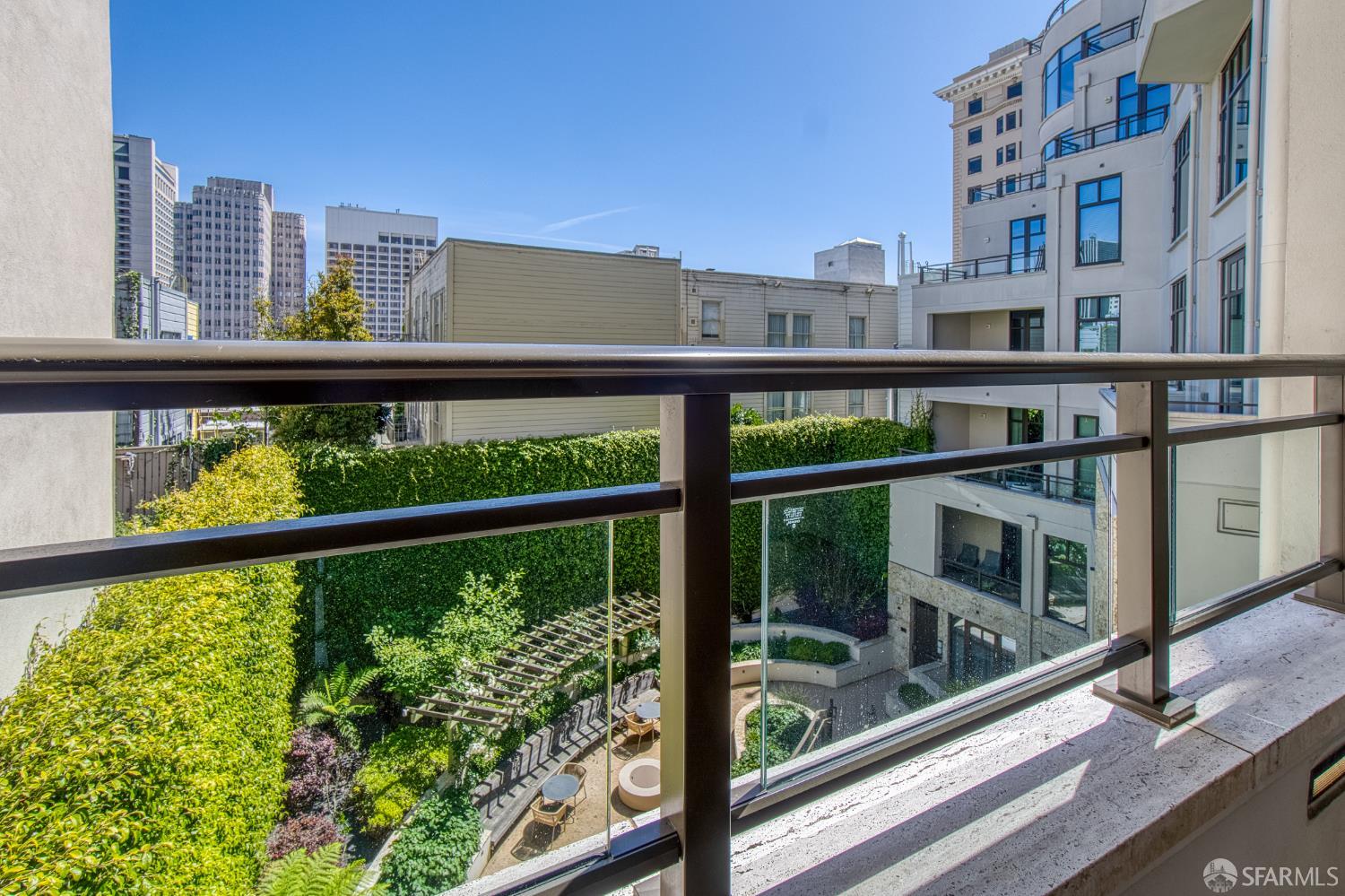 875 California Street # 403