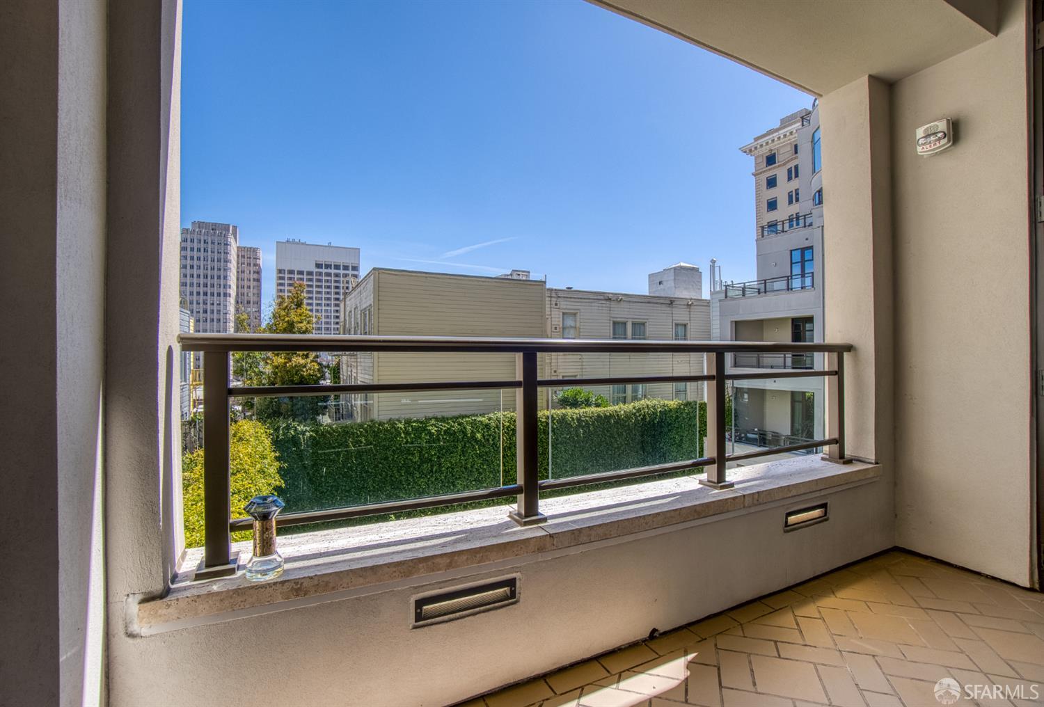875 California Street # 403