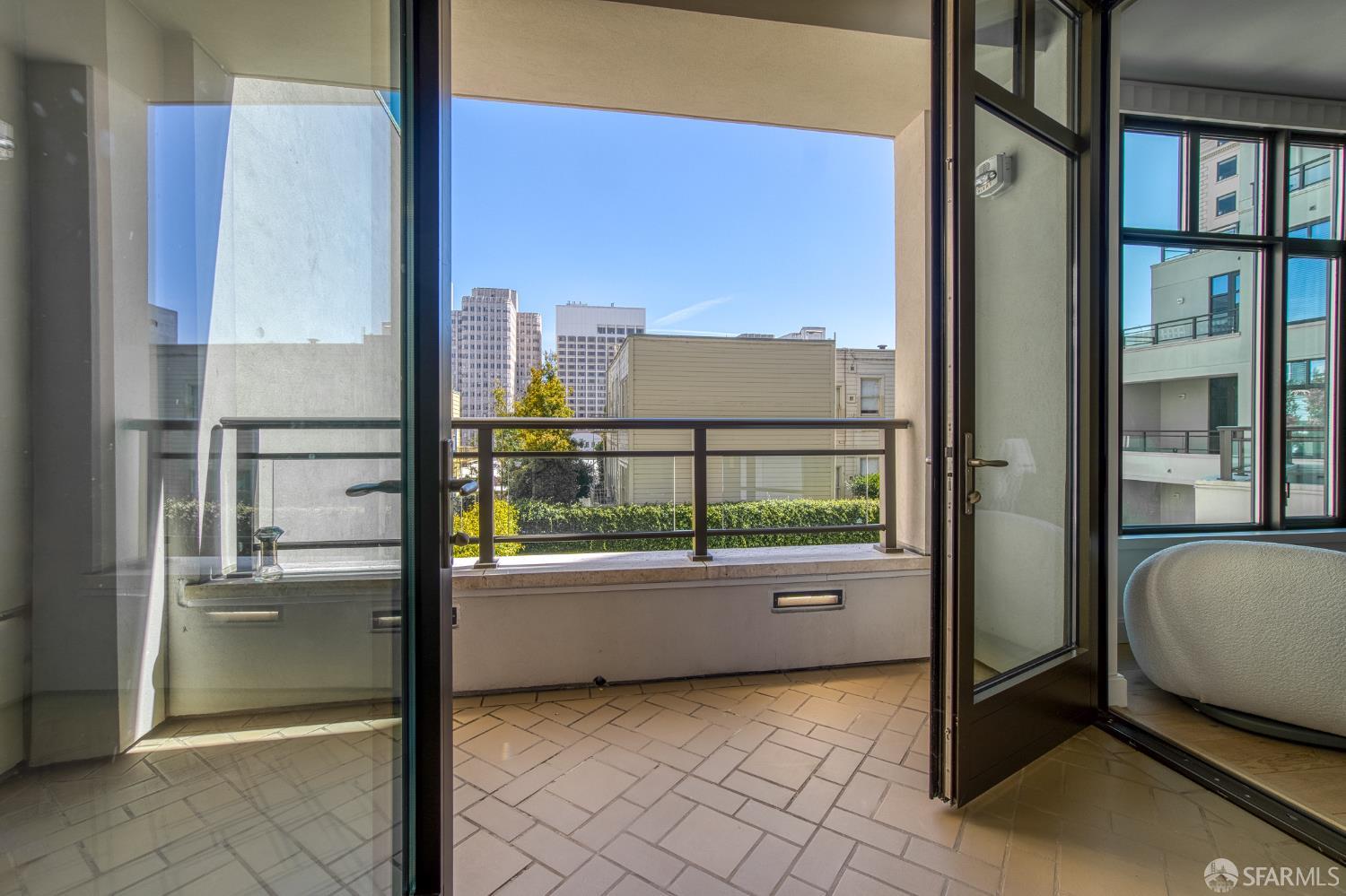 875 California Street # 403