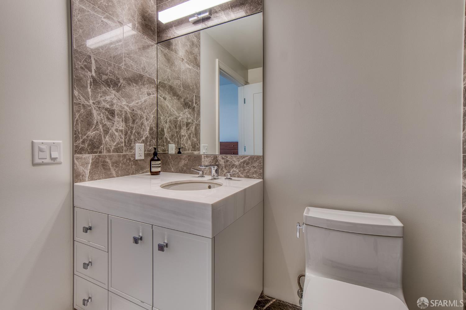 875 California Street # 403