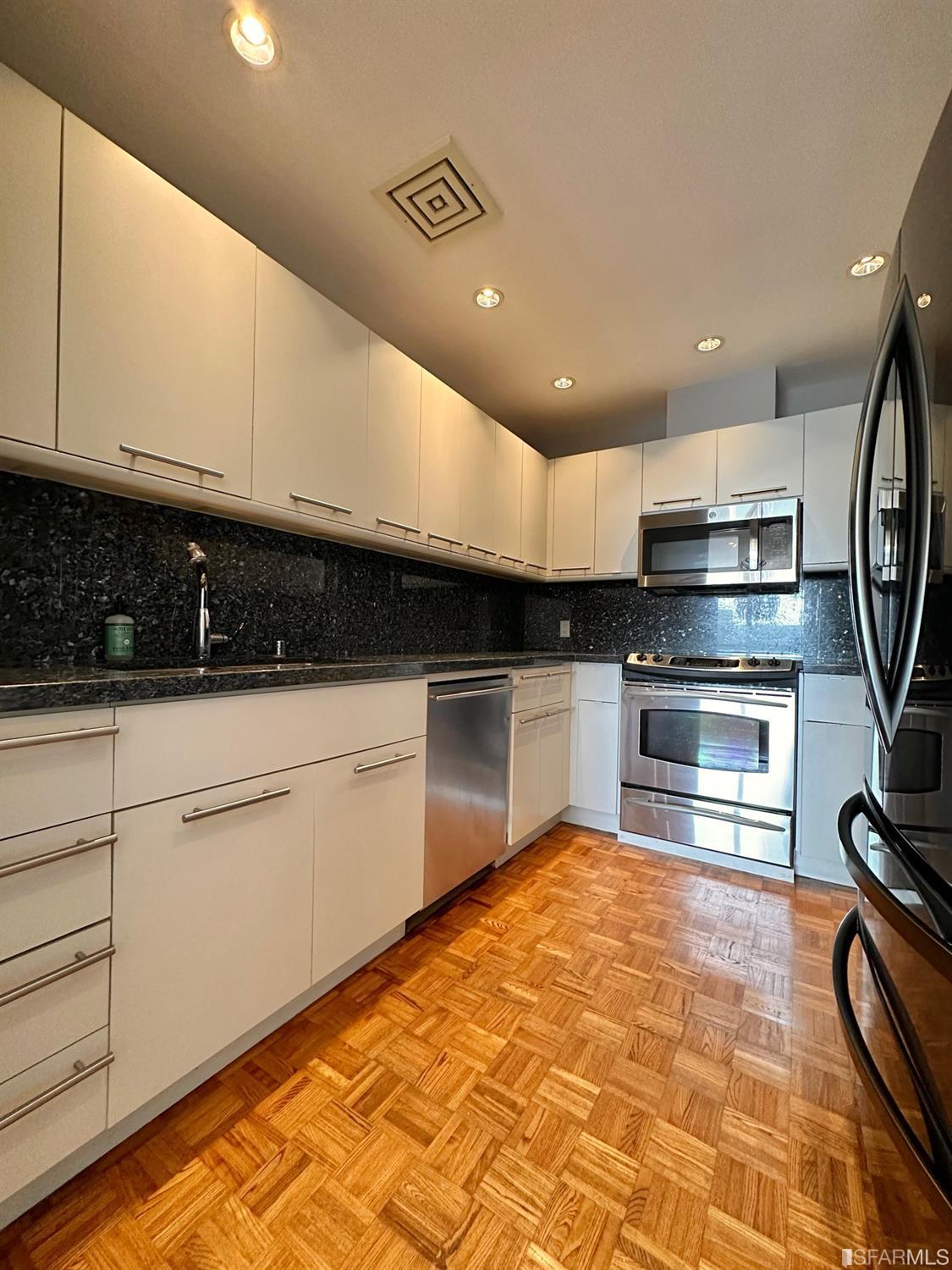 333 Bush Street # 4003