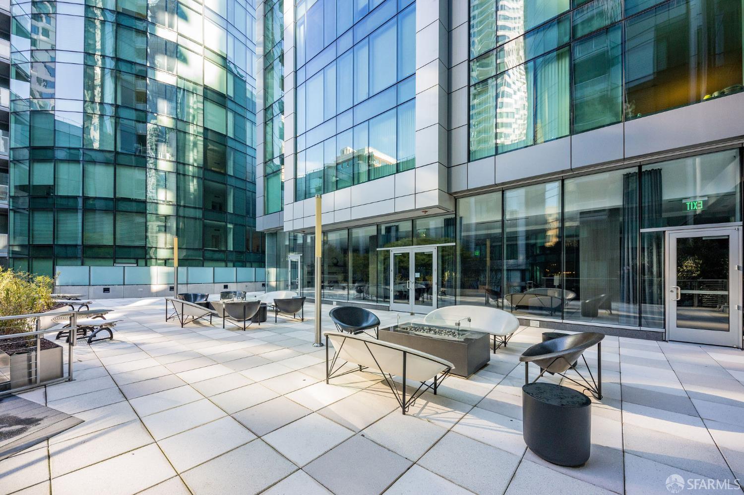 318 Spear Street # 4E