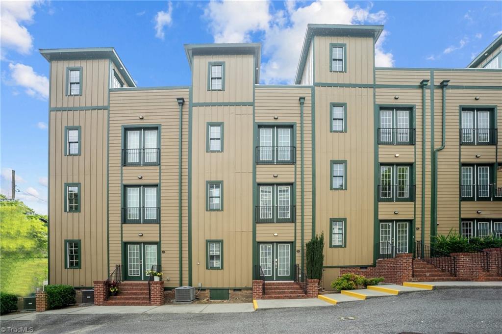 318 Sues Blues Alley