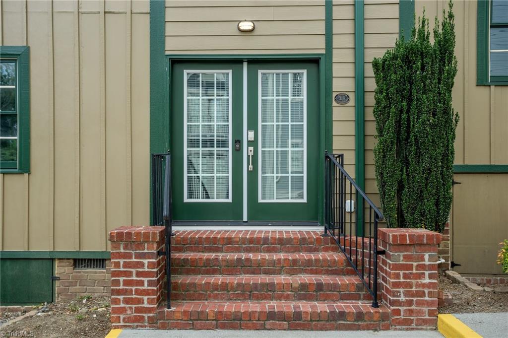 318 Sues Blues Alley