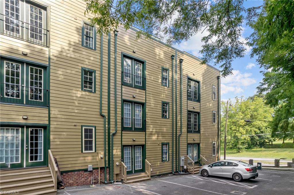 318 Sues Blues Alley