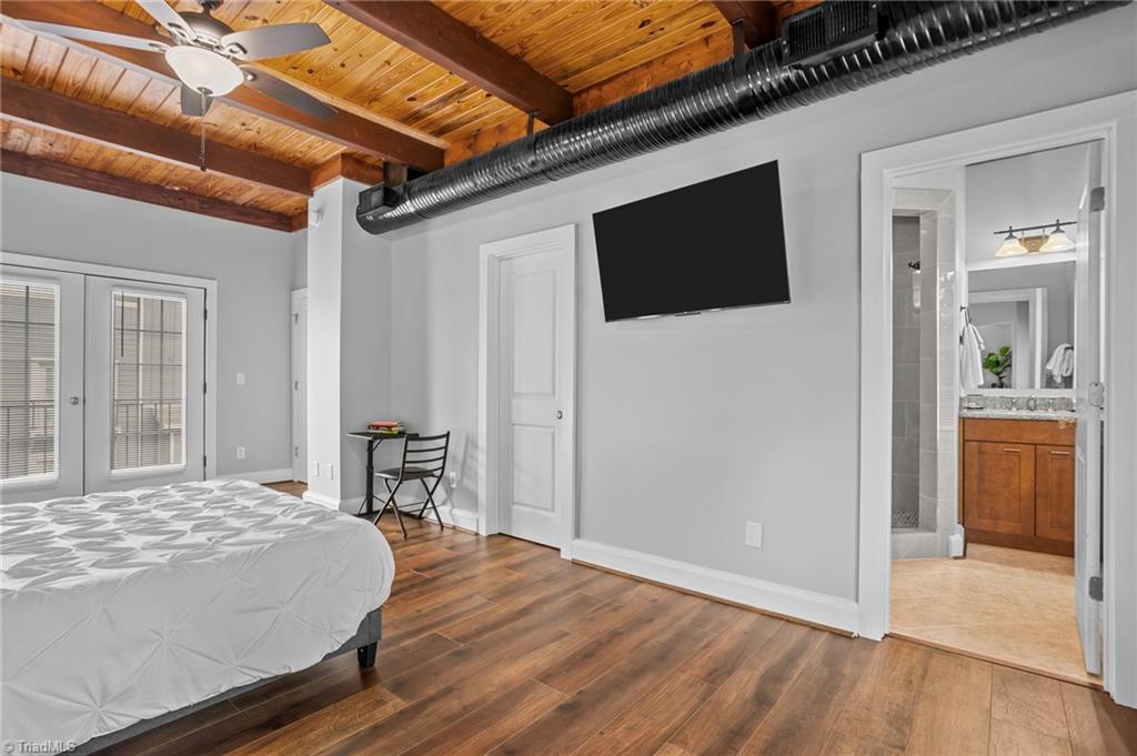 318 Sues Blues Alley