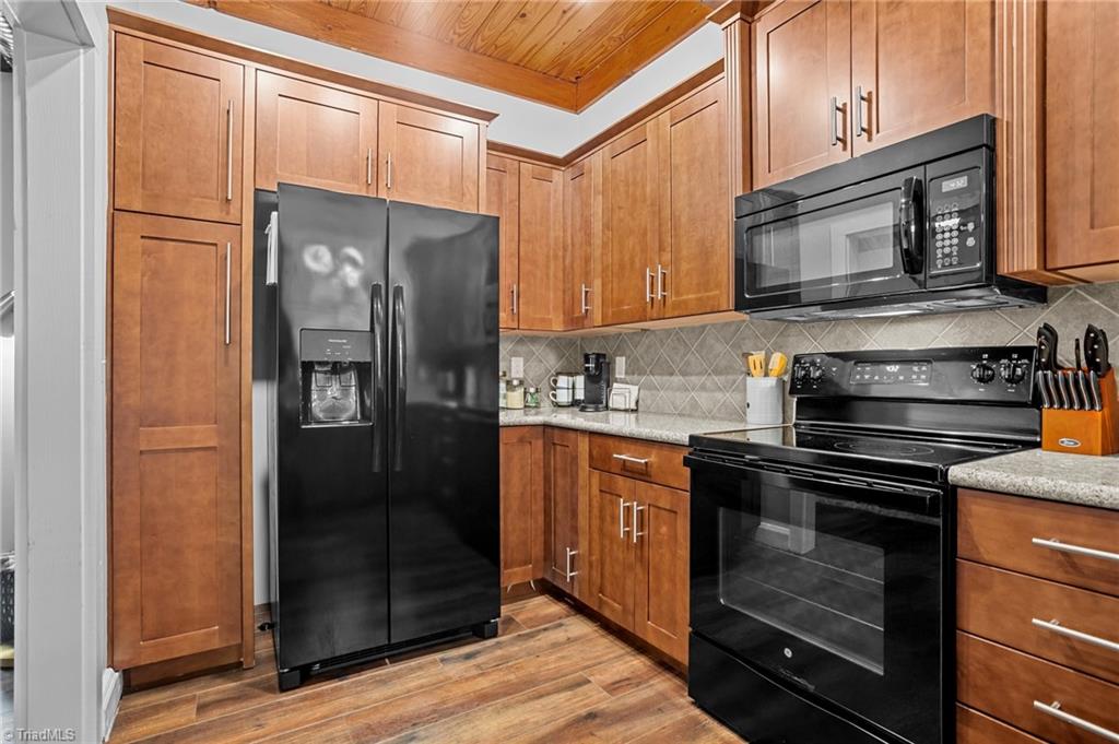 318 Sues Blues Alley