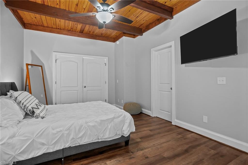 318 Sues Blues Alley