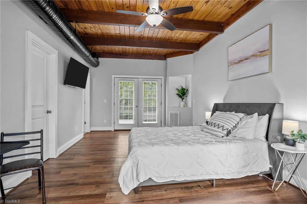 318 Sues Blues Alley