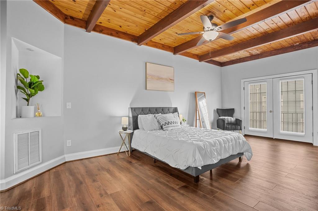 318 Sues Blues Alley