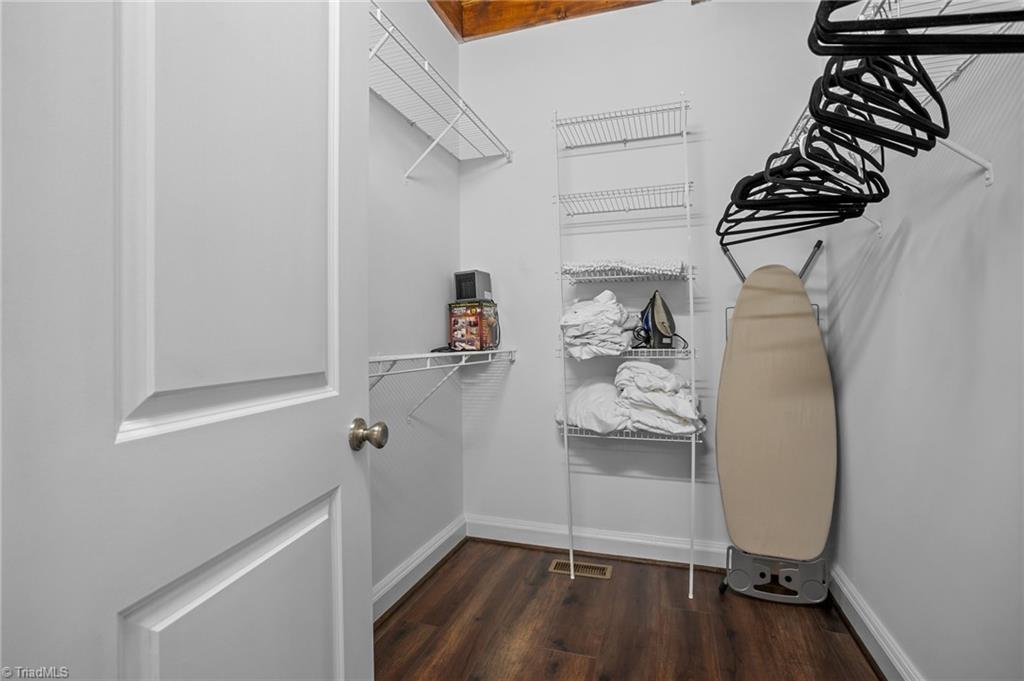 318 Sues Blues Alley