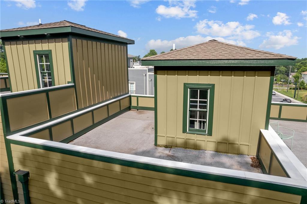 318 Sues Blues Alley