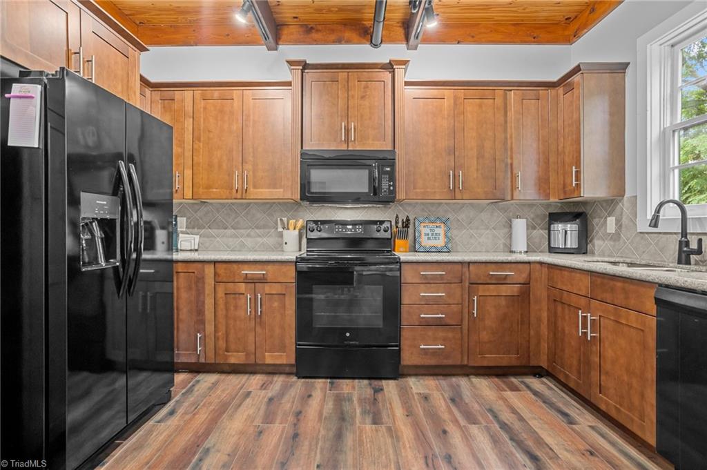 318 Sues Blues Alley