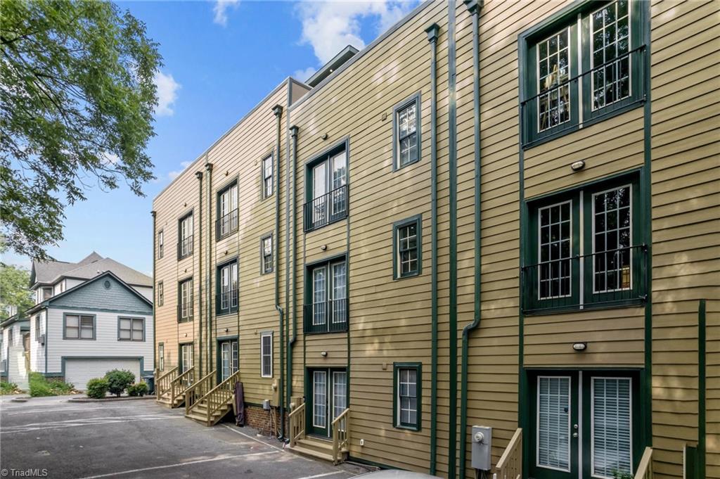 318 Sues Blues Alley