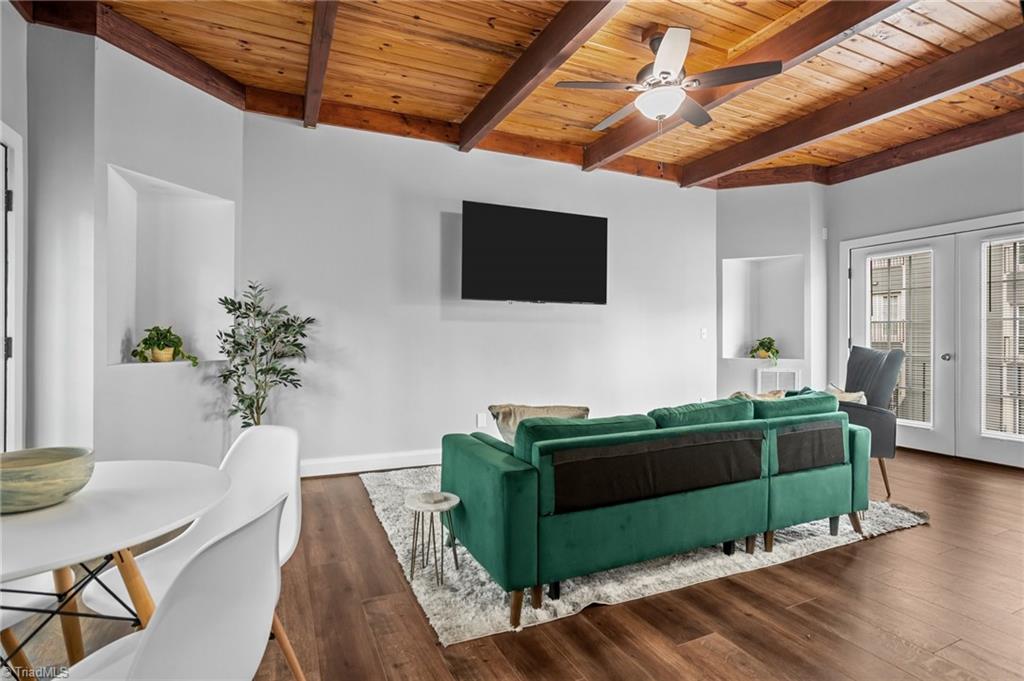 318 Sues Blues Alley