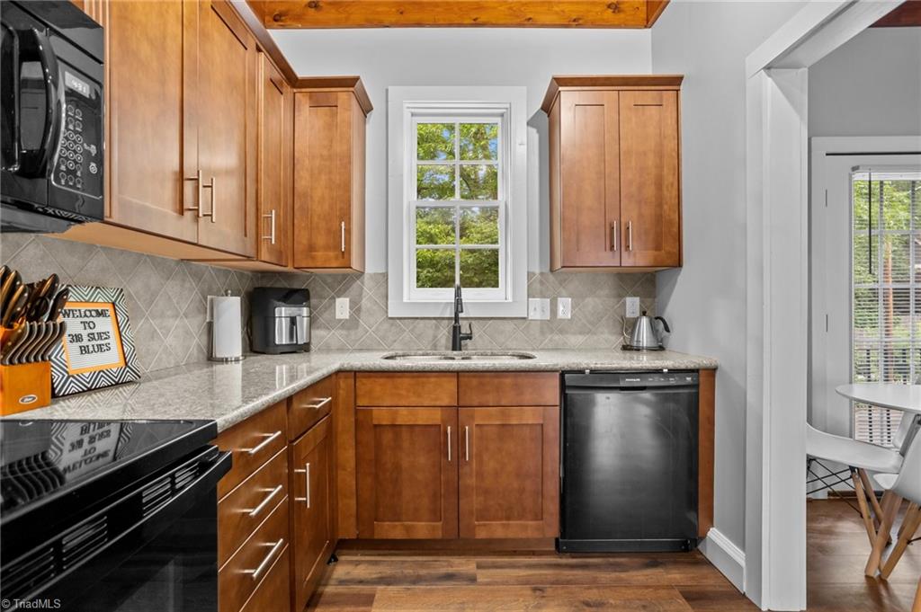 318 Sues Blues Alley