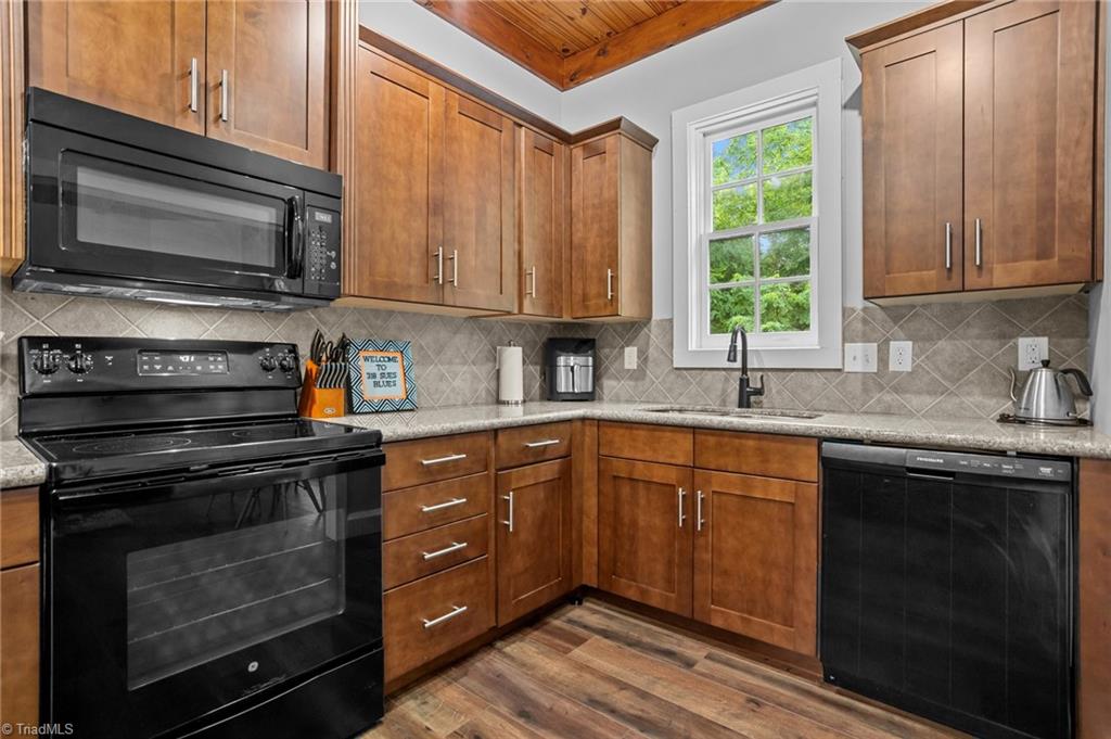 318 Sues Blues Alley