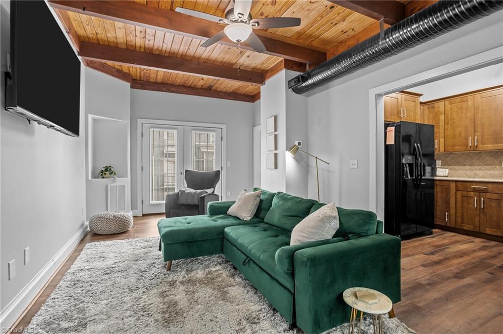 318 Sues Blues Alley