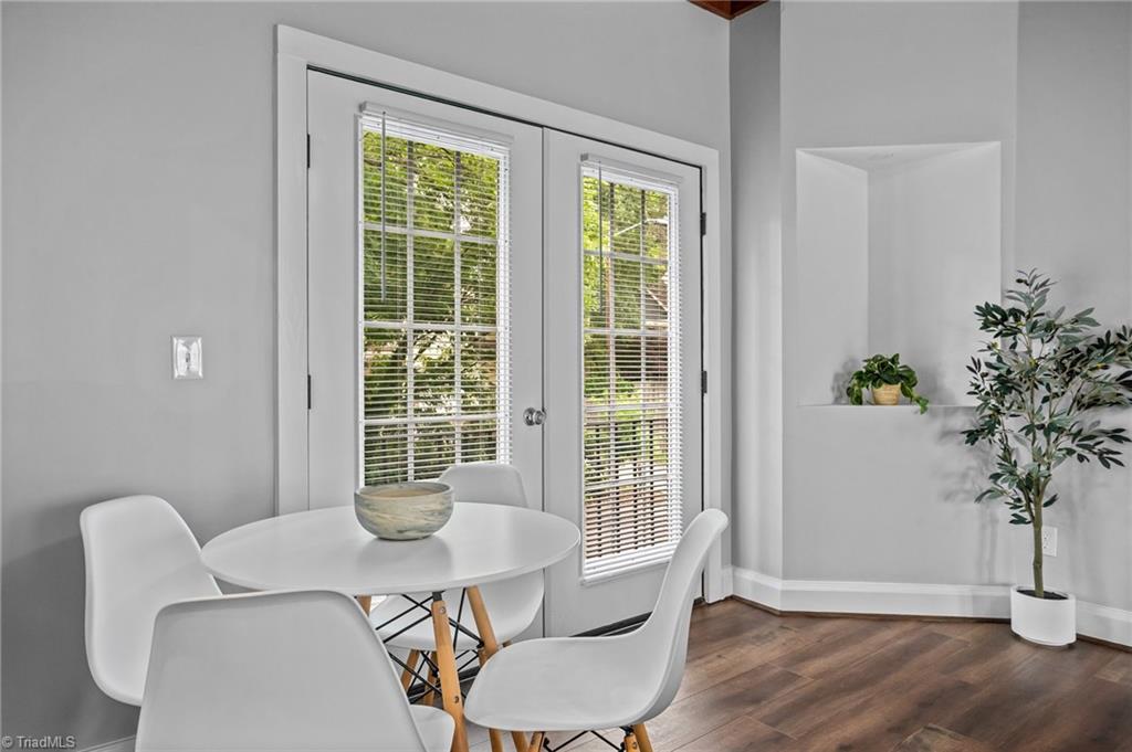 318 Sues Blues Alley