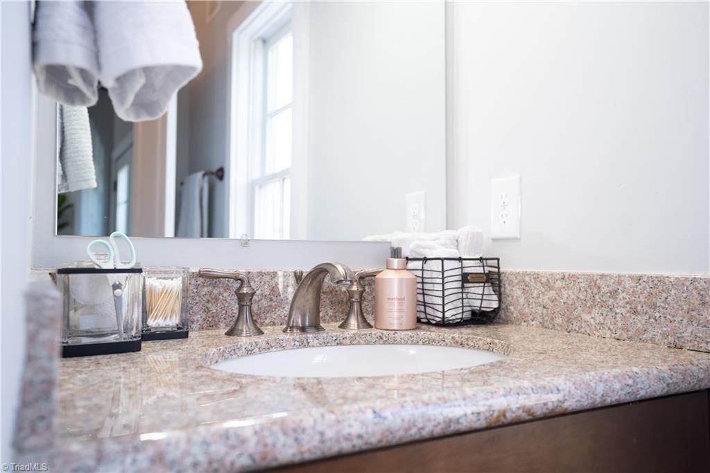 318 Sues Blues Alley