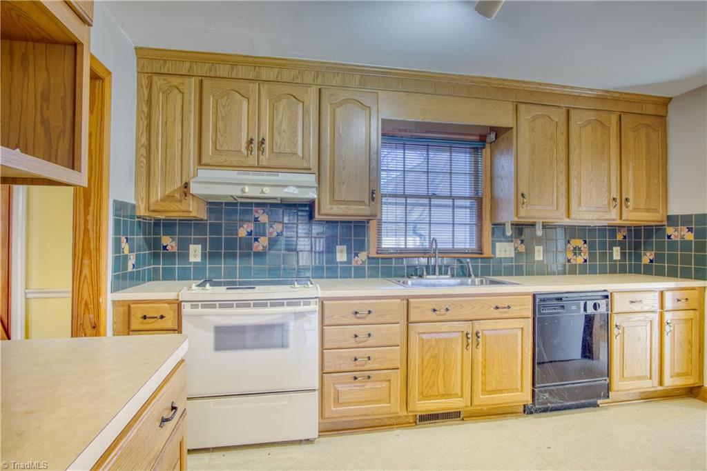 4713 Kingswood Drive