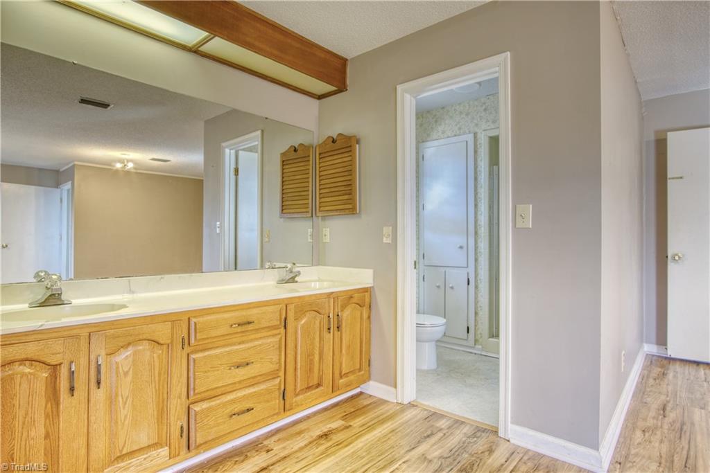 4713 Kingswood Drive