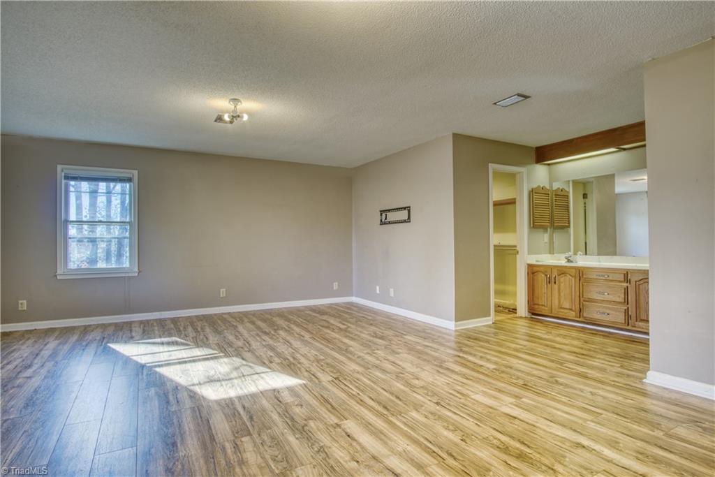 4713 Kingswood Drive