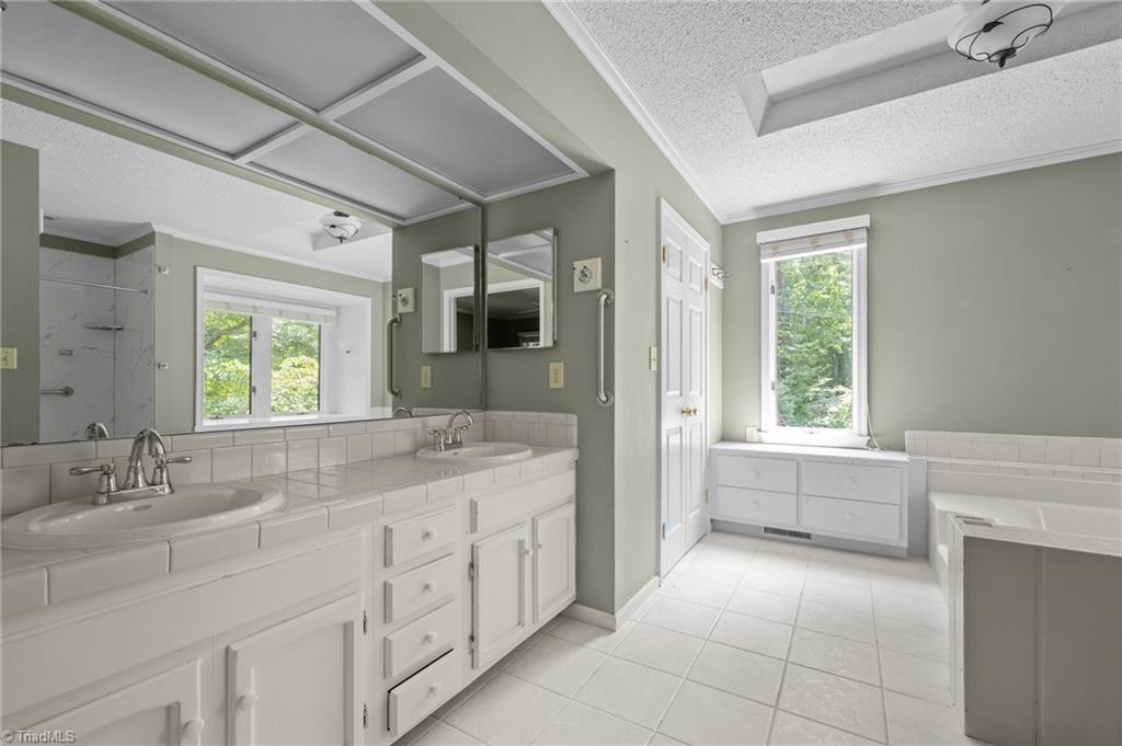 511 Valleybrook Drive