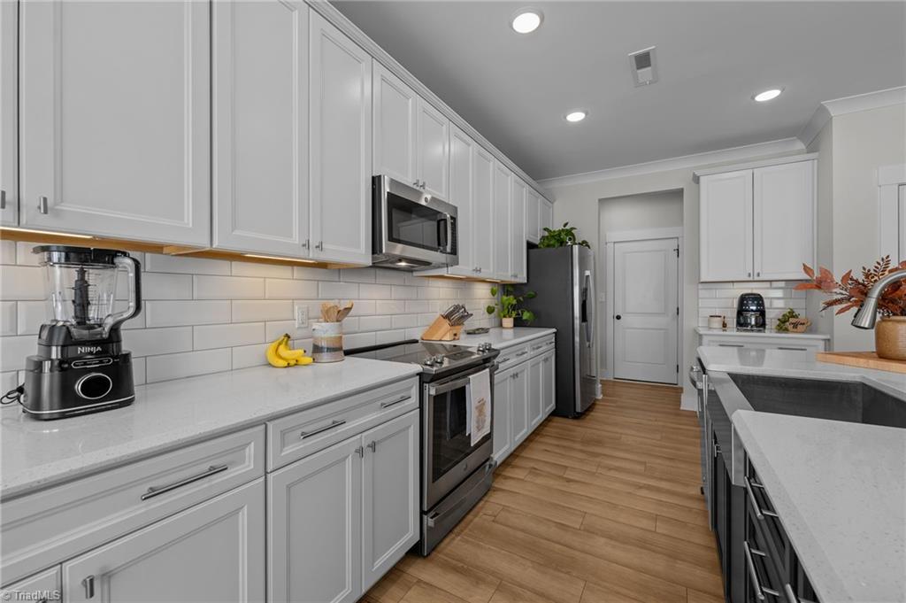 1103 Summerhouse Way